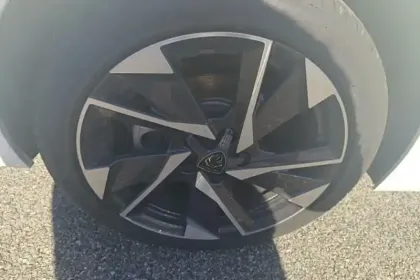 Photo 13 Peugeot 308  PureTech 130ch S&S EAT8