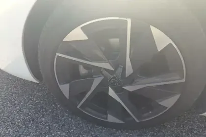 Photo 11 Peugeot 308  PureTech 130ch S&S EAT8