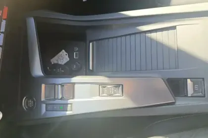 Photo 28 Peugeot 308  PureTech 130ch S&S EAT8