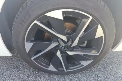 Photo 12 Peugeot 308  PureTech 130ch S&S EAT8