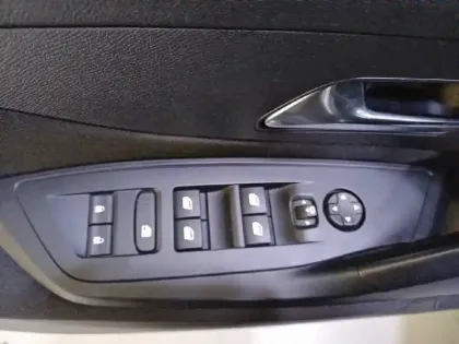 Photo 80 Peugeot 308  BlueHDi 130ch S&S EAT8