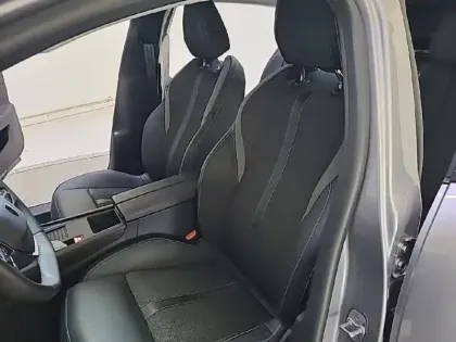 Photo 31 Peugeot 308  BlueHDi 130ch S&S EAT8