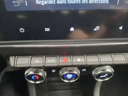 Photo 46 Renault Clio  E-Tech full hybrid 145