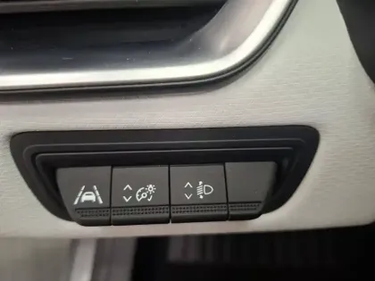 Photo 33 Renault Clio  E-Tech full hybrid 145