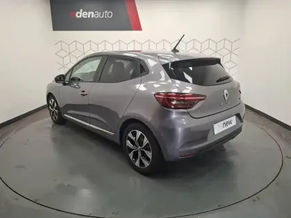 Photo 7 Renault Clio  E-Tech full hybrid 145