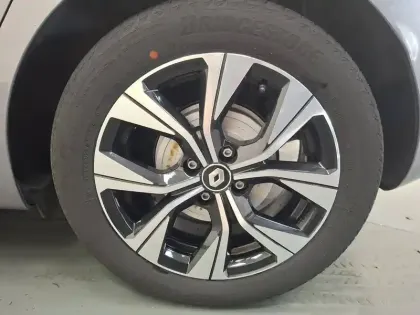 Photo 8 Renault Clio  E-Tech full hybrid 145