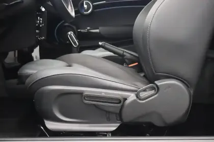 Photo 25 Mini Mini Hatch 3 Portes Cooper 136 ch DKG7