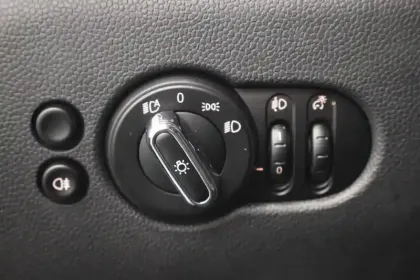 Photo 30 Mini Mini Hatch 3 Portes Cooper 136 ch DKG7