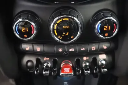 Photo 23 Mini Mini Hatch 3 Portes Cooper 136 ch DKG7