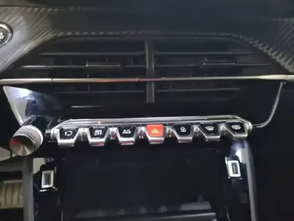 Photo 24 Peugeot 2008  BlueHDi 130 S&S EAT8