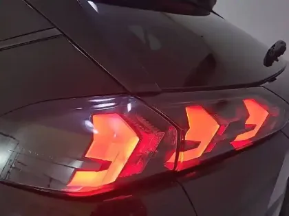 Photo 16 Peugeot 2008  BlueHDi 130 S&S EAT8