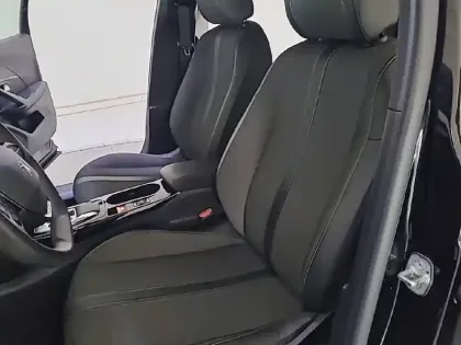 Photo 10 Peugeot 2008  BlueHDi 130 S&S EAT8