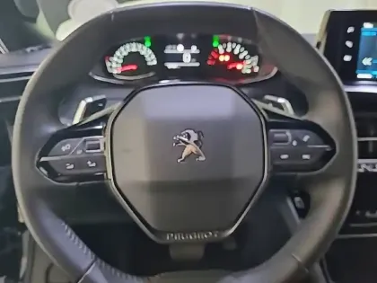 Photo 8 Peugeot 2008  BlueHDi 130 S&S EAT8