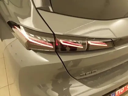 Photo 38 Peugeot 308  Hybrid 145 e-DCS6