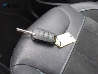 Photo 21 Peugeot 2008  PureTech 110ch S&S EAT6