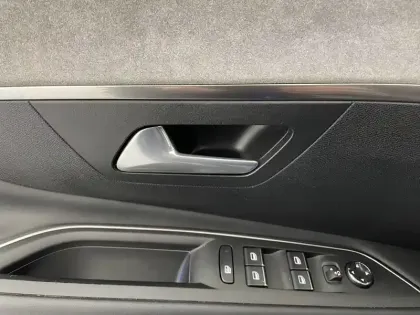 Photo 95 Peugeot 3008  Hybrid 225 e-EAT8