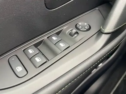 Photo 28 Peugeot 208  PureTech 100 S&S EAT8