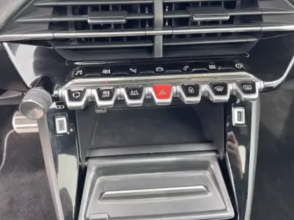 Photo 23 Peugeot 208  PureTech 100 S&S EAT8