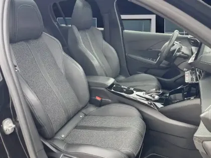 Photo 18 Peugeot 208  PureTech 100 S&S EAT8