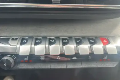 Photo 27 Peugeot 3008  Hybrid 225 e-EAT8