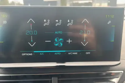 Photo 20 Peugeot 3008  Hybrid 225 e-EAT8