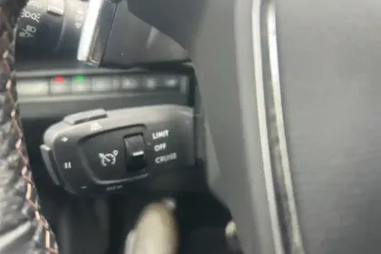 Photo 16 Peugeot 3008  Hybrid 225 e-EAT8