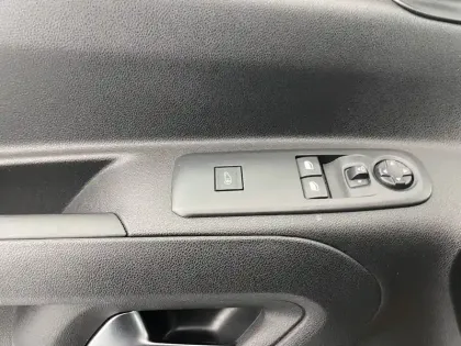 Photo 31 Peugeot Partner  FOURGON XL 950 KG BLUEHDI 130 S&S BVM6