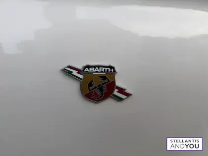Photo 27 Abarth 500 695 1.4 Turbo 16V T-Jet 180 ch BVM5