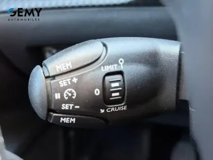 Photo 11 Peugeot 2008  PureTech 100 S&S BVM6