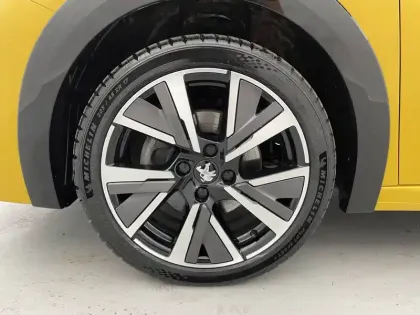 Photo 16 Peugeot 208  PureTech 100 S&S BVM6