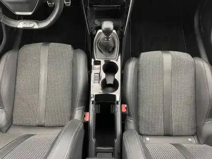 Photo 23 Peugeot 208  PureTech 100 S&S BVM6