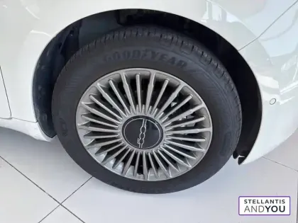 Photo 10 Fiat 500  3+1 e 95 ch