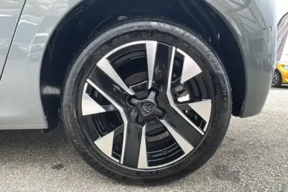 Photo 58 Peugeot 208  Hybrid 100 e-DCS6