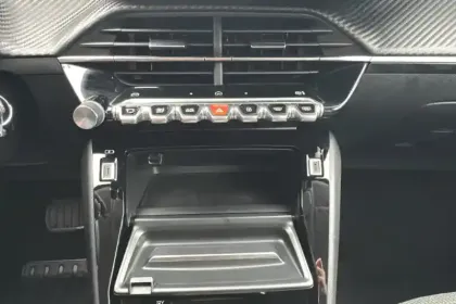 Photo 50 Peugeot 208  Hybrid 100 e-DCS6