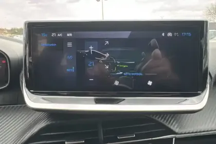 Photo 79 Peugeot 208  Hybrid 100 e-DCS6