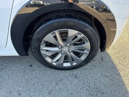 Photo 12 Peugeot 208  Electrique 50 kWh 136ch