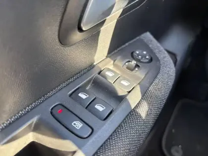 Photo 18 Peugeot 208  Electrique 50 kWh 136ch