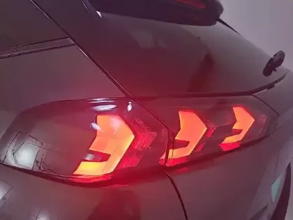 Photo 69 Peugeot 2008  PureTech 130 S&S EAT8
