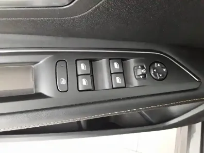 Photo 21 Peugeot 3008 Gén. II Ph2 Roadtrip 5