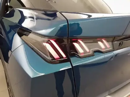 Photo 16 Peugeot 3008  Hybrid 145 e-DCS6