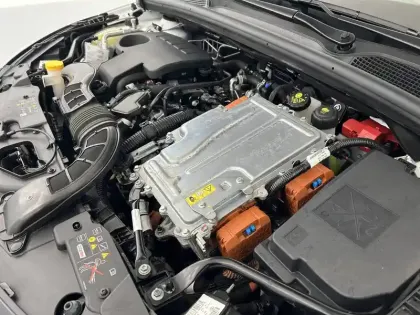 Photo 42 Renault Clio  E-Tech full hybrid 145