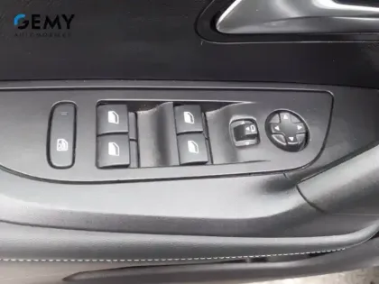 Photo 69 Peugeot 2008  PureTech 130 S&S EAT8