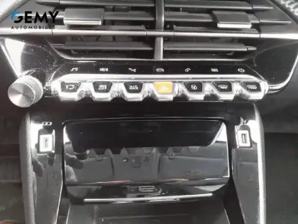 Photo 21 Peugeot 2008  PureTech 130 S&S EAT8