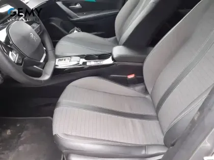 Photo 66 Peugeot 2008  PureTech 130 S&S EAT8