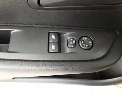 Photo 46 Peugeot 208 Gén. II Ph1 NG Like 5