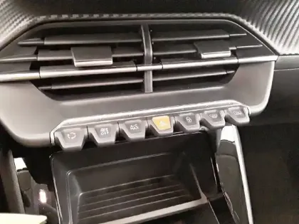 Photo 19 Peugeot 208  PureTech 75 S&S BVM5