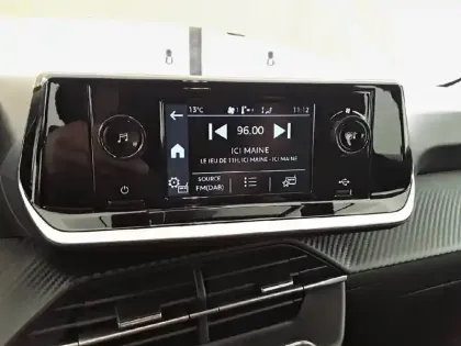 Photo 14 Peugeot 208  PureTech 75 S&S BVM5