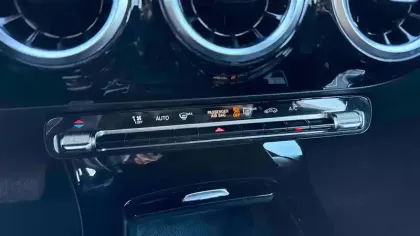 Photo 18 Mercedes Classe A  200 7G-DCT