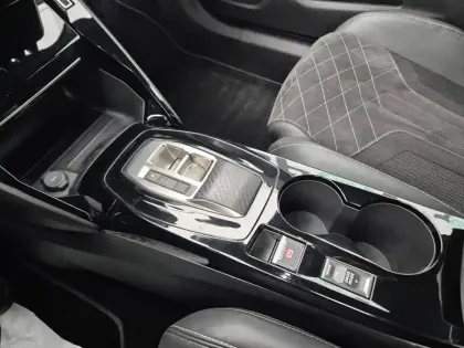 Photo 27 Peugeot 2008 Gén. II Ph1 NG GT Pack 5