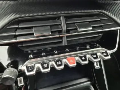 Photo 52 Peugeot 2008  BlueHDi 130 S&S EAT8